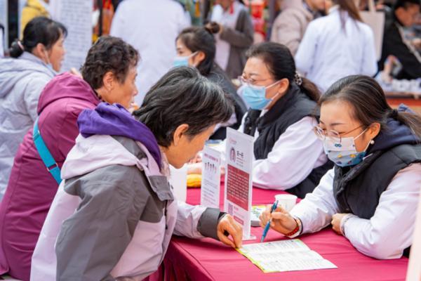 ����ͬ����ҽ����˾�������ҽ�Ʒ��񵱺�Ⱥ�ڽ����������ˡ�